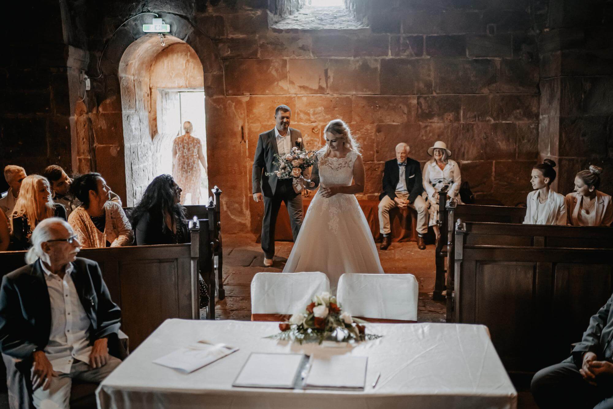 Foto mit Details zu Hochzeit Burg Nideggen Hochzeitsreportage Getting und Ready der Kategorie Hochzeit