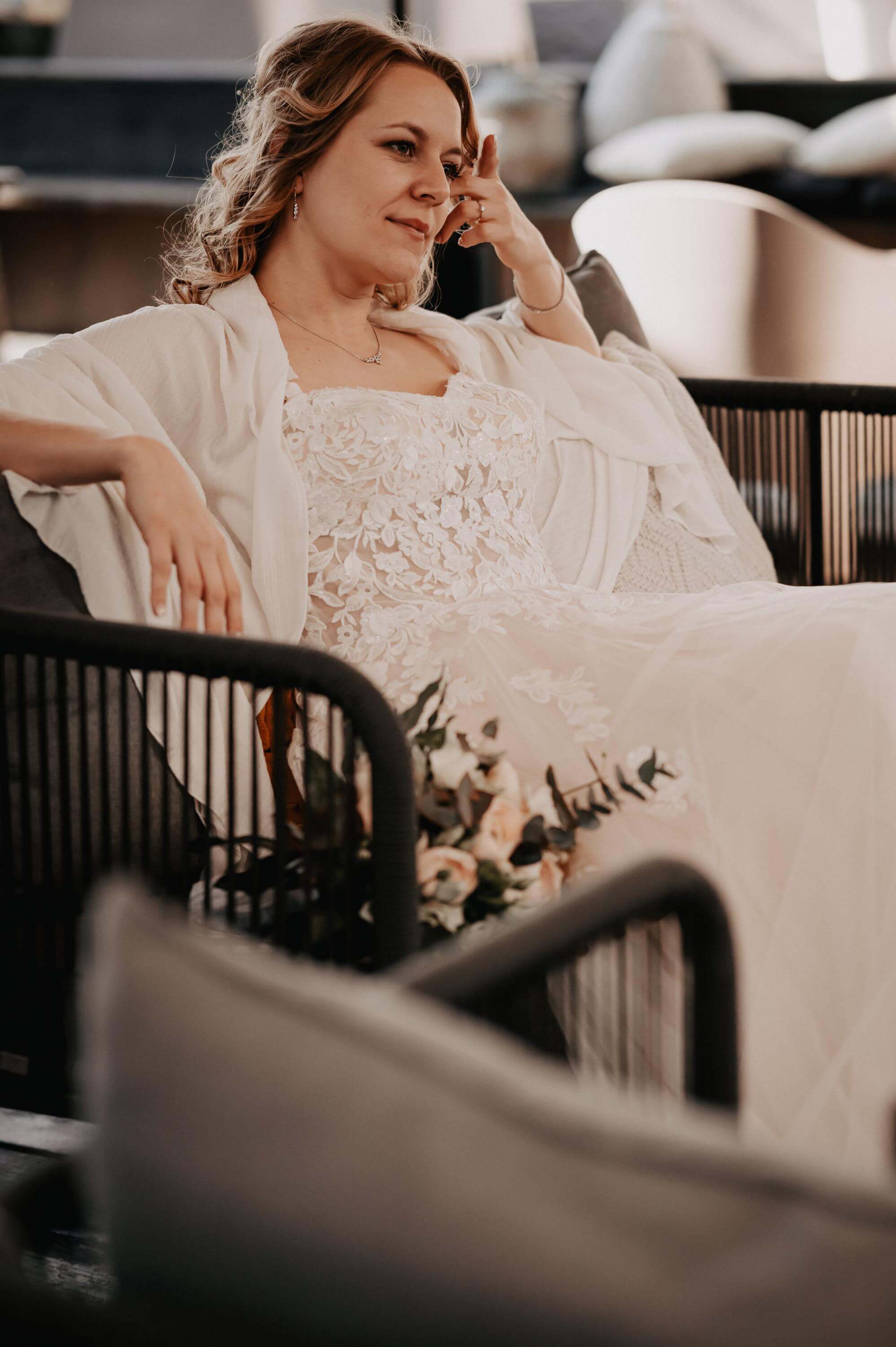 Photo with details of Hochzeit Paarshooting Boho and La Maison Blanche of category Hochzeit