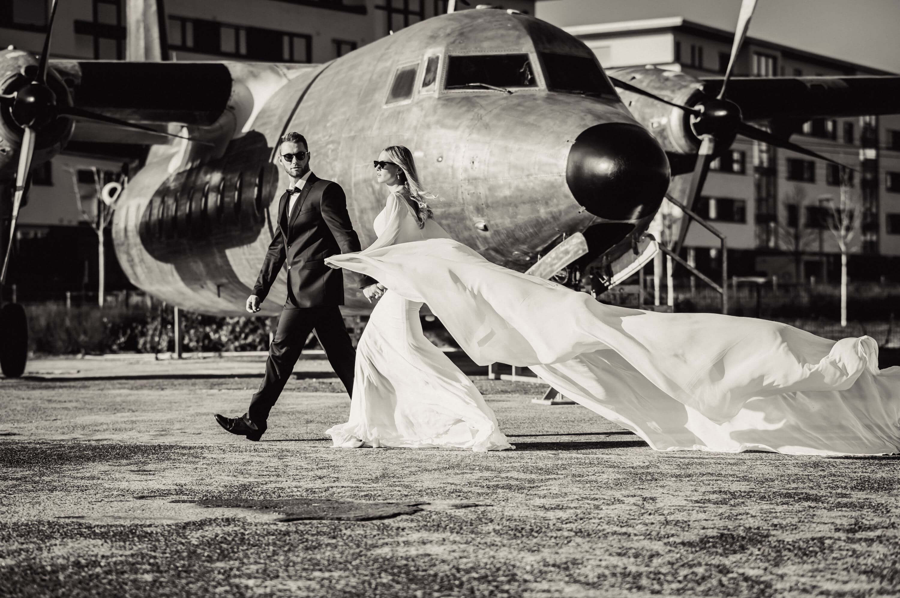 Foto mit Details zu Hochzeit Modern wedding Flughafen Koeln und Flugzeug der Kategorie Hochzeit