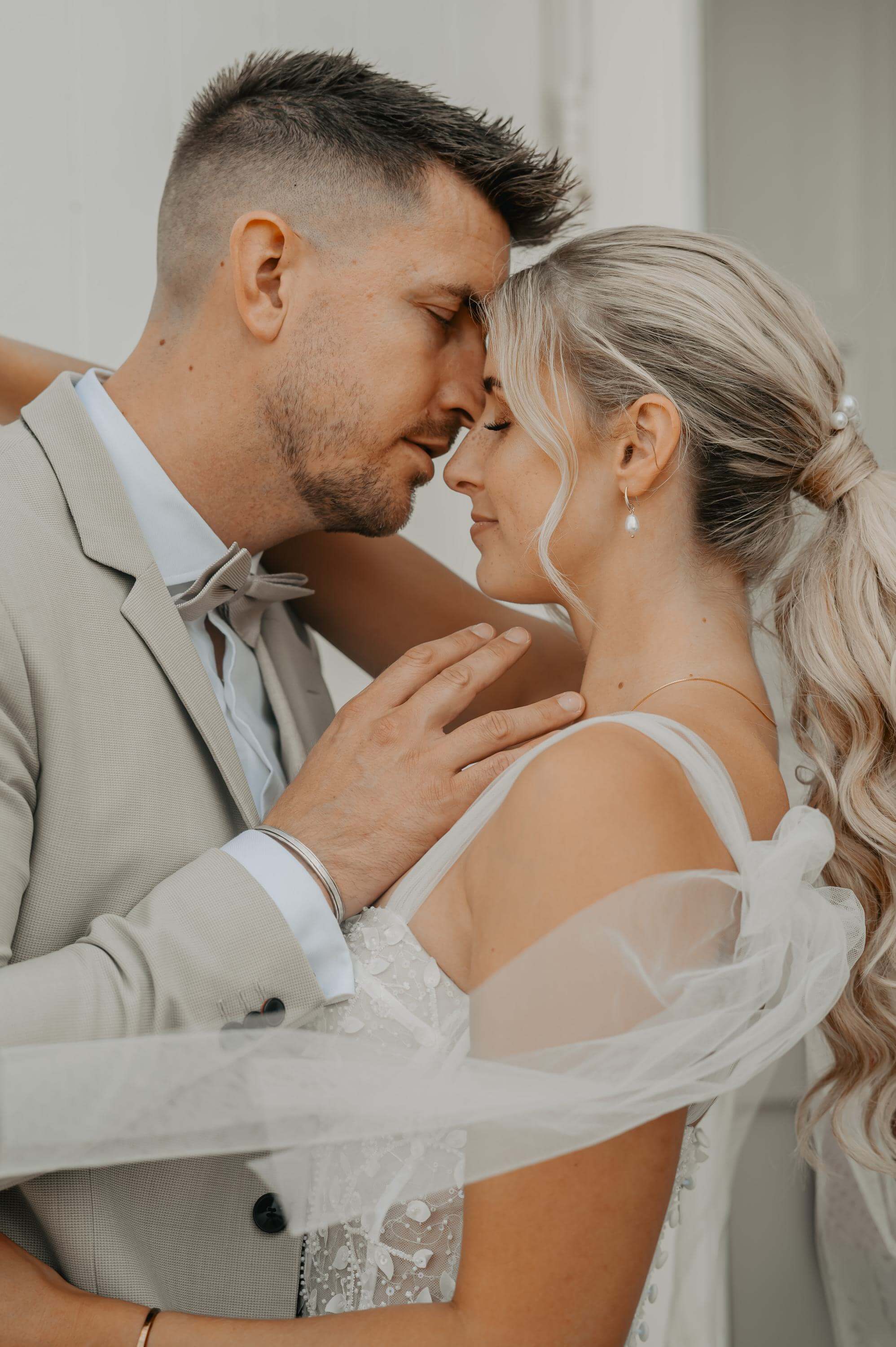 Hochzeit Strandhochzeit Paarshooting Innig Portraitfotos Weiss The Hague und Naturel Beachclub Foto mit Details zu Hochzeit Strandhochzeit Paarshooting Innig Portraitfotos Weiss The Hague und Naturel Beachclub der Kategorie Hochzeit