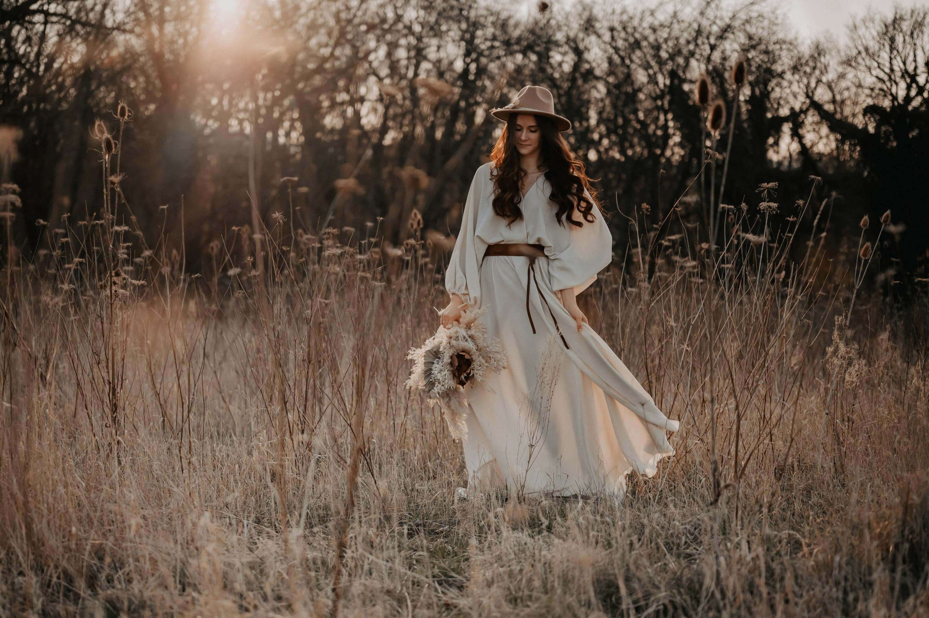 Photo with details of Portrait Portraitshooting Wilde wiese Boho and Sunset of category Portrait